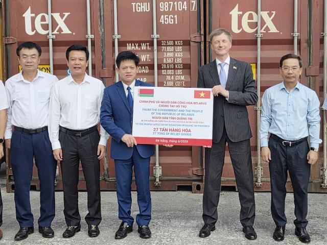 Quảng Trị tiếp nhận hơn 27 tấn hàng viện trợ từ Belarus hỗ trợ người dân vùng thiên tai