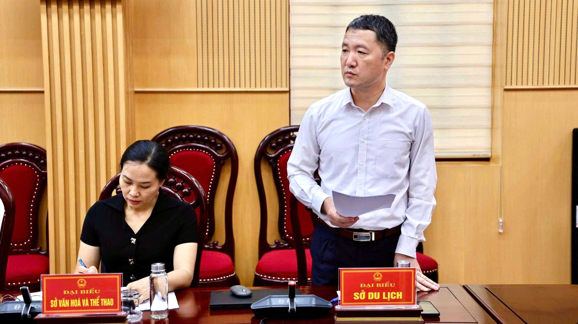 Gi&aacute;m đốc Sở Du lịch Ninh B&igrave;nh B&ugrave;i Văn Mạnh ph&aacute;t biểu