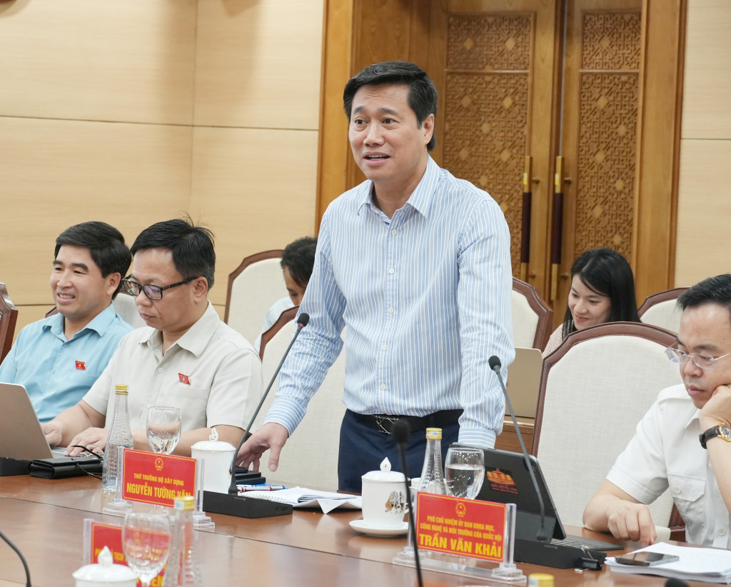 Thứ trưởng Bộ X&acirc;y dựng Nguyễn Tường Văn ph&aacute;t biểu &yacute; kiến tại buổi l&agrave;m việc