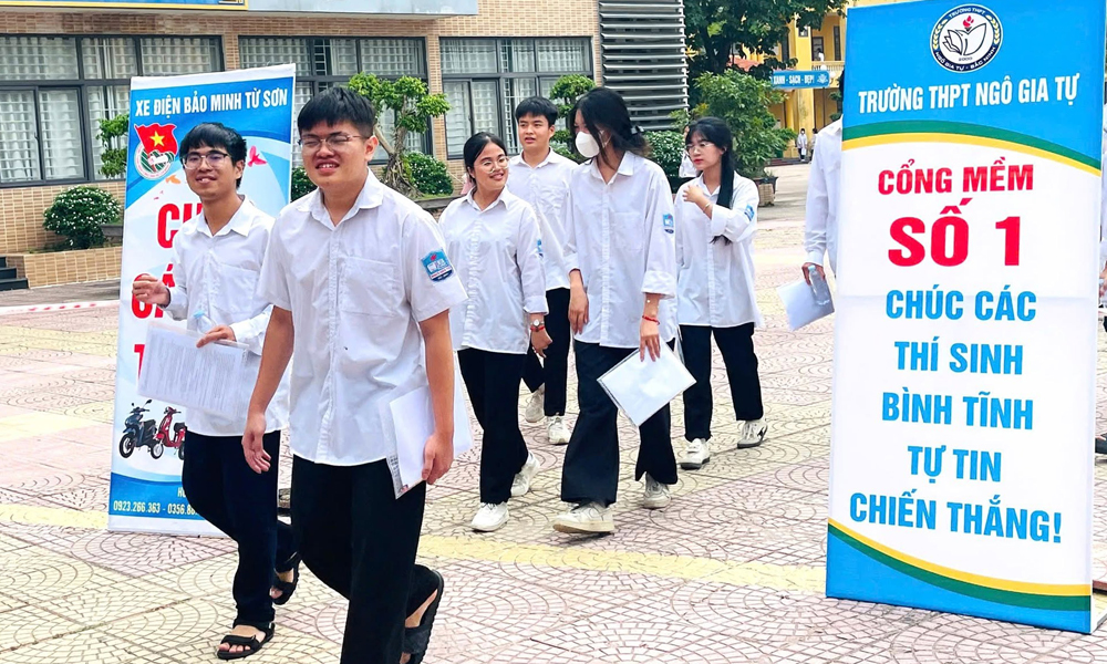 Bắc Ninh: Ngày đầu thi tốt nghiệp trung học phổ thông diễn ra an toàn, nghiêm túc