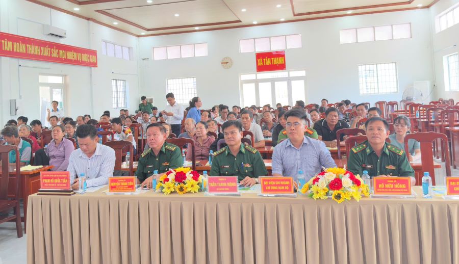 Nâng cao nhận thức cho người dân về bảo vệ công trình dầu khí và chống khai thác IUU