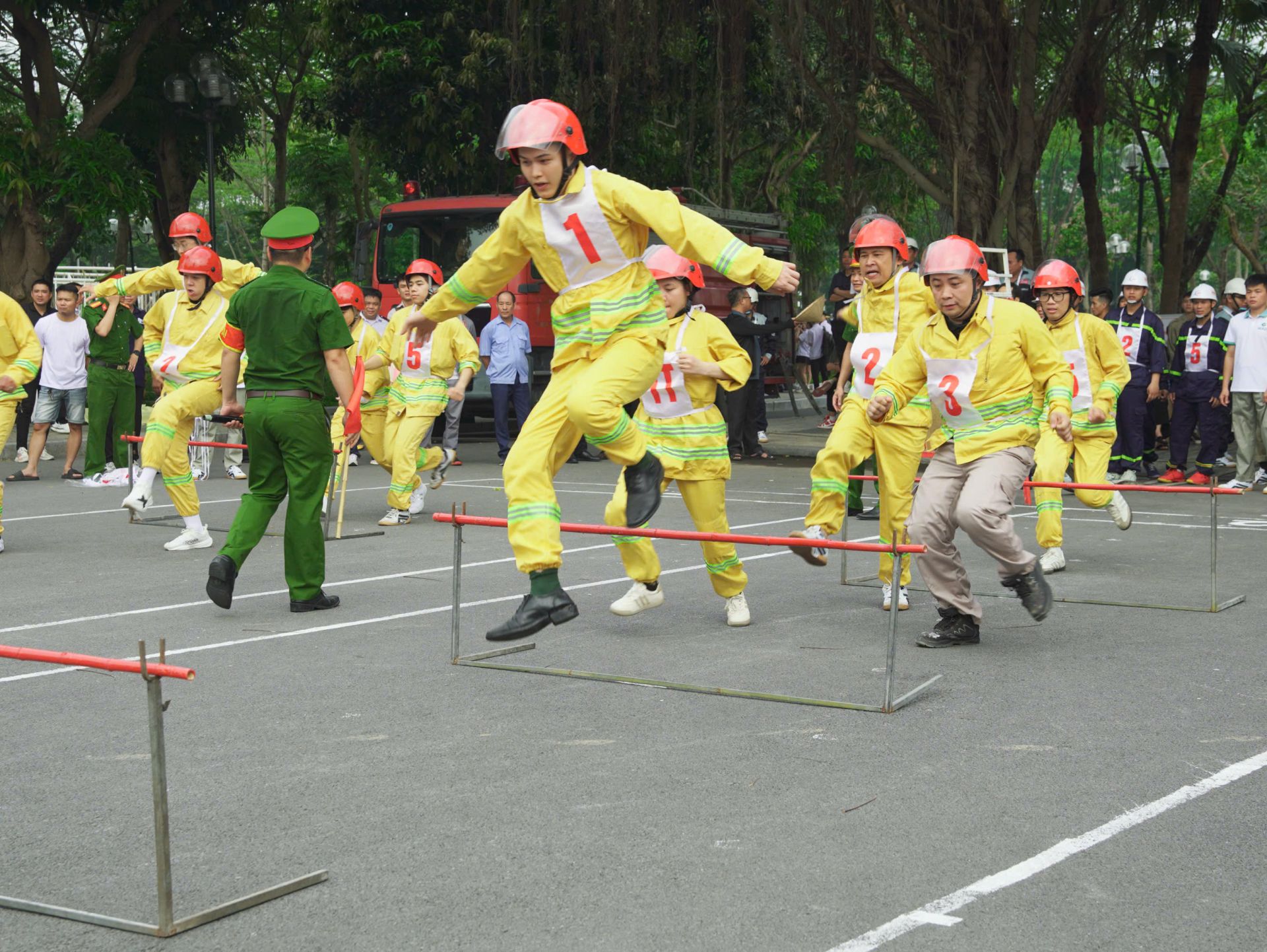 Nội dung cứu nạn cứu hộ y&ecirc;u cầu c&aacute;c th&agrave;nh vi&ecirc;n phối hợp nhanh ch&oacute;ng, vượt chướng ngại vật v&agrave; tiếp cận hiện trường trong thời gian ngắn nhất.