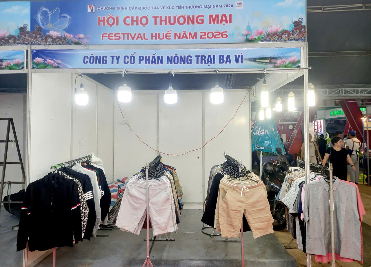 Một C&ocirc;ng ty sửa th&igrave; giới thiệu &aacute;o quần