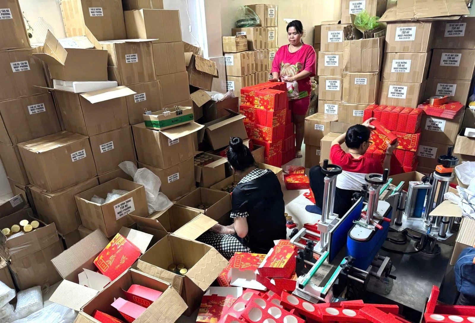 C&ocirc;ng đoạn đ&oacute;ng g&oacute;i, bao b&igrave; để b&aacute;n ra thị trường. Ảnh: CACC