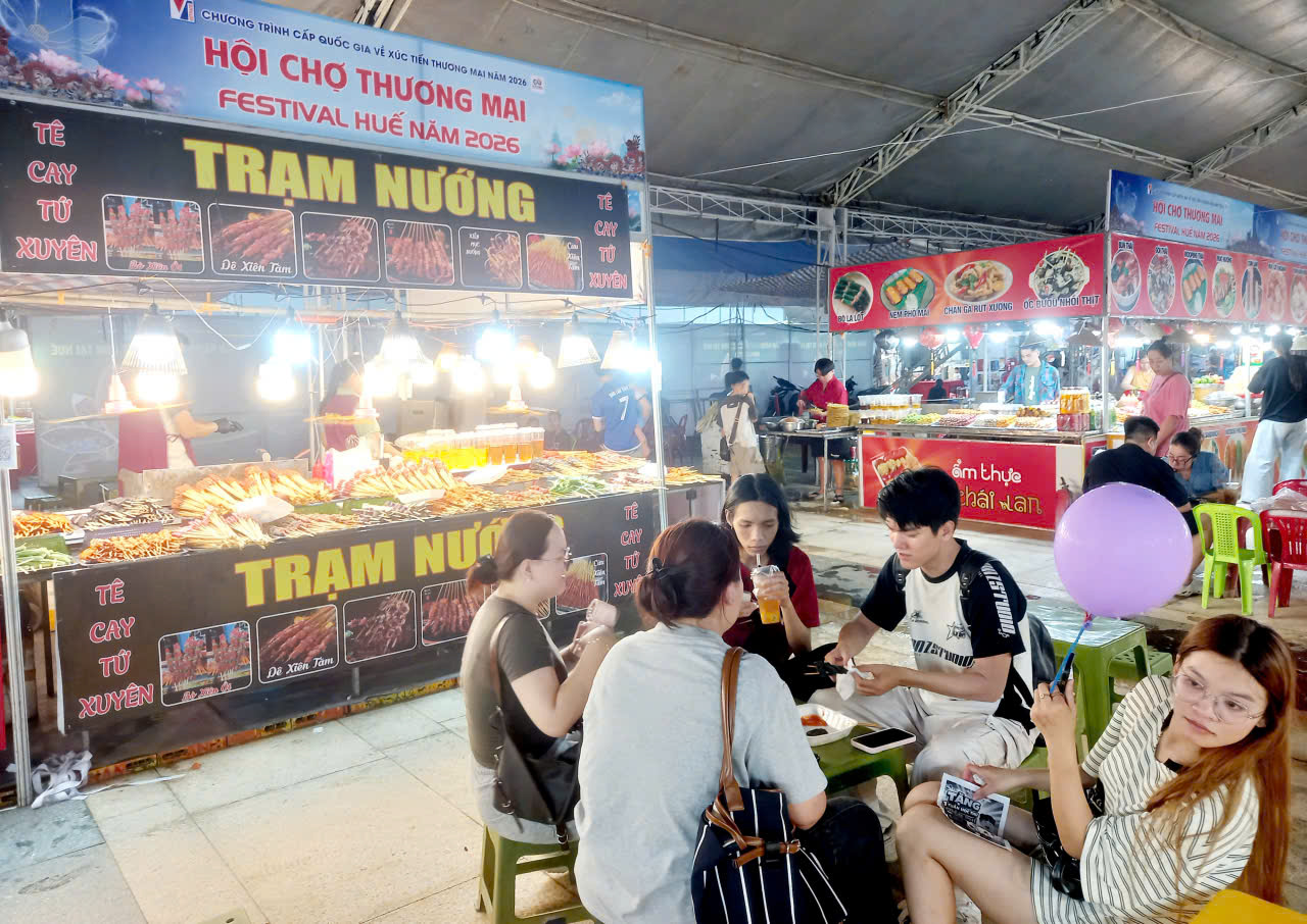 Đồ nướng khắp hội chợ