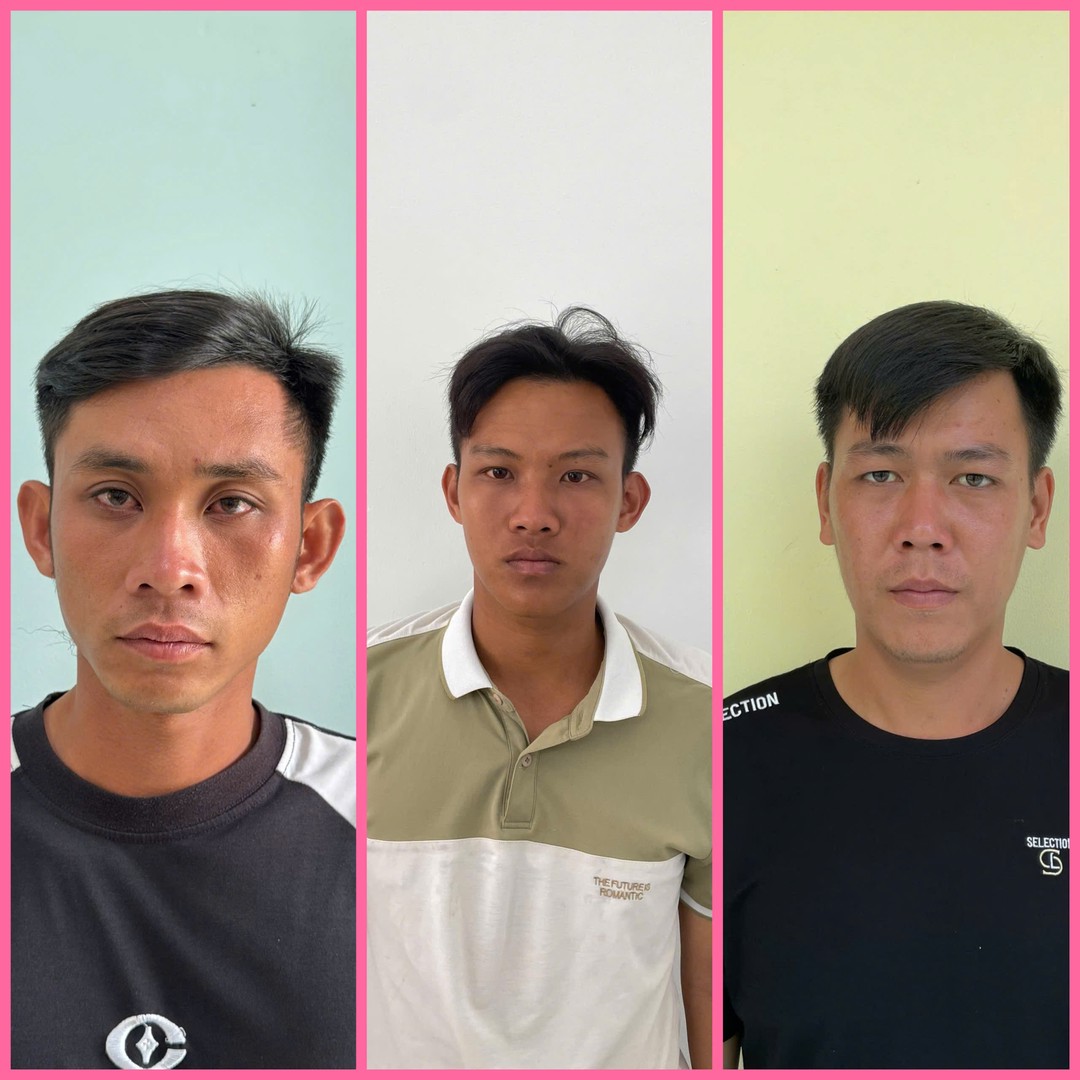 Các bị can Khang, Đạt và Tuấn ( từ trái qua phải) bị khởi tố về về tội “Chế tạo, tàng trữ, sử dụng trái phép vũ khí quân dụng” và “Tàng trữ, sử dụng trái phép vũ khí quân dụng” Các bị can Khang, Đạt và Tuấn ( từ trái qua phải) bị khởi tố về về tội “Chế tạo, tàng trữ, sử dụng trái phép vũ khí quân dụng” và “Tàng trữ, sử dụng trái phép vũ khí quân dụng”