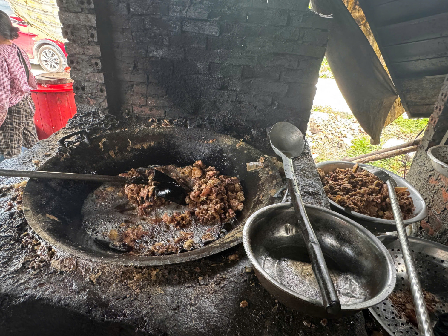 Quảng Ninh: Đột kích cơ sở chế biến mỡ lợn bẩn, thu giữ hàng tạ tang vật vi phạm