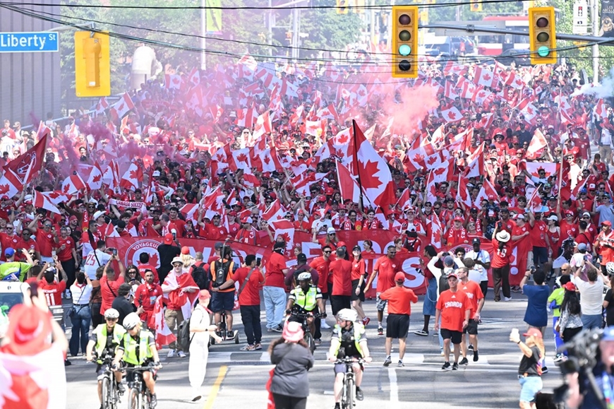 Bầu kh&ocirc;ng kh&iacute; s&ocirc;i động trước trận đấu giữa đội chủ nh&agrave; Canada v&agrave; Bosnia - Herzegovina. Ảnh: Skysports
