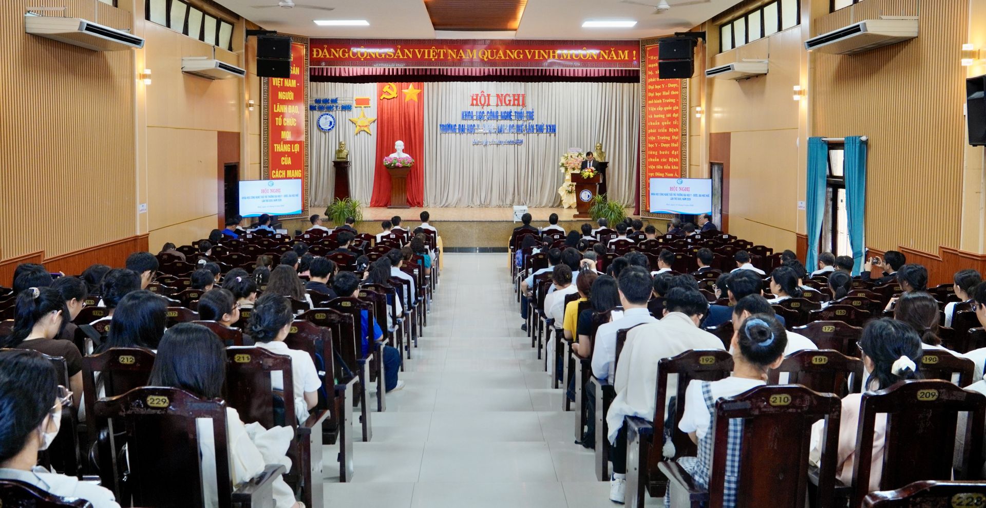 Quang cảnh khai mạc hội nghị