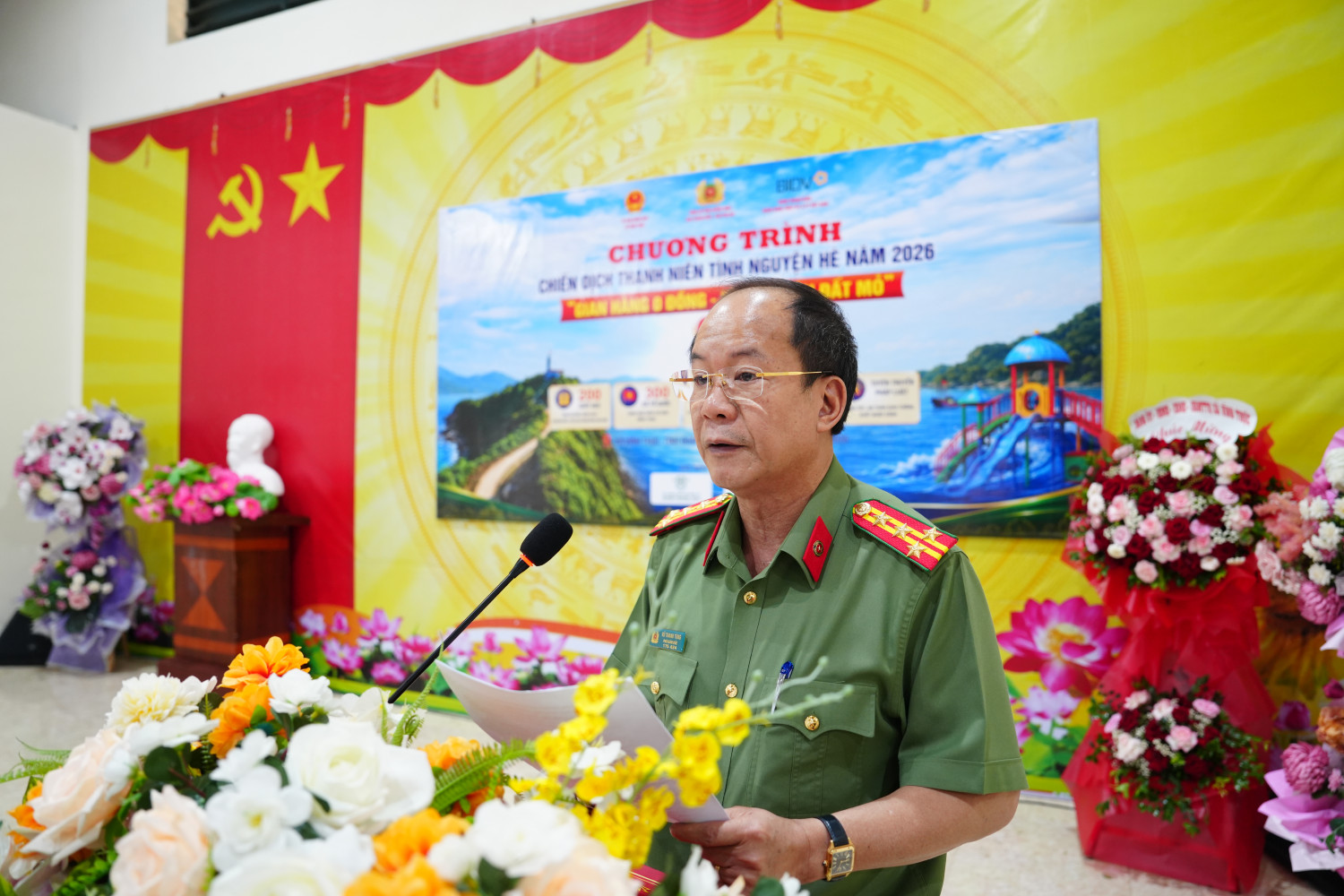 Đại tá Vũ Thanh Tùng, Phó Bí thư Đảng uỷ, Phó Giám đốc Công an tỉnh Quảng Ninh phát biểu tại chương trình Đại tá Vũ Thanh Tùng, Phó Bí thư Đảng uỷ, Phó Giám đốc Công an tỉnh Quảng Ninh phát biểu tại chương trình