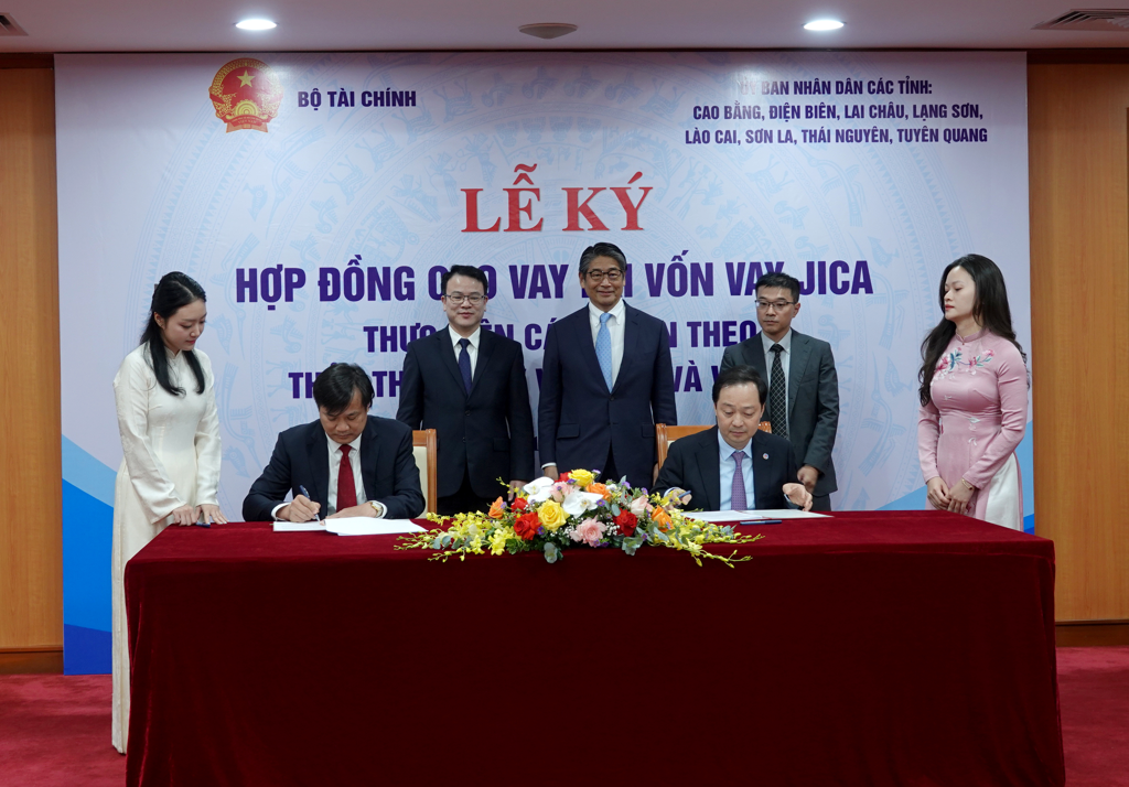 Bộ Tài chính ký kết 11 Hợp đồng cho vay lại vốn ODA Nhật Bản với 8 tỉnh miền núi phía Bắc
