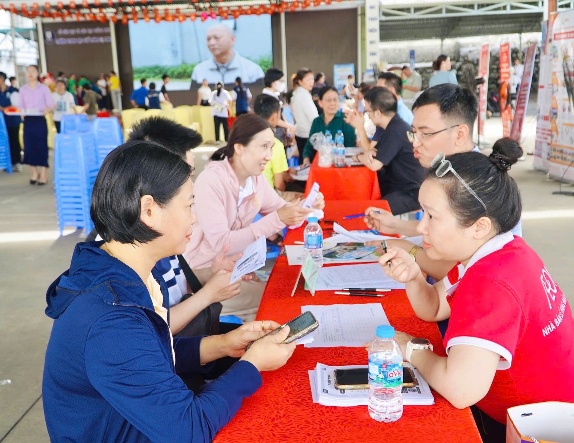 Quảng Ninh: Ngày hội việc làm phường Cao Xanh thu hút gần 500 người tham gia