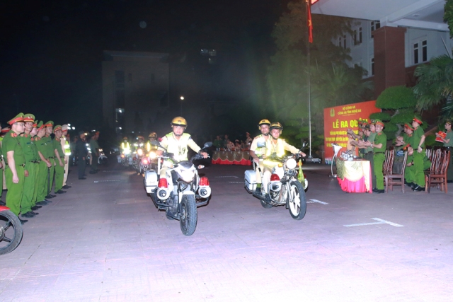 Nghệ An đồng loạt ra quân bảo đảm trật tự giao thông, ngăn chặn thanh thiếu niên vi phạm pháp luật dịp hè
