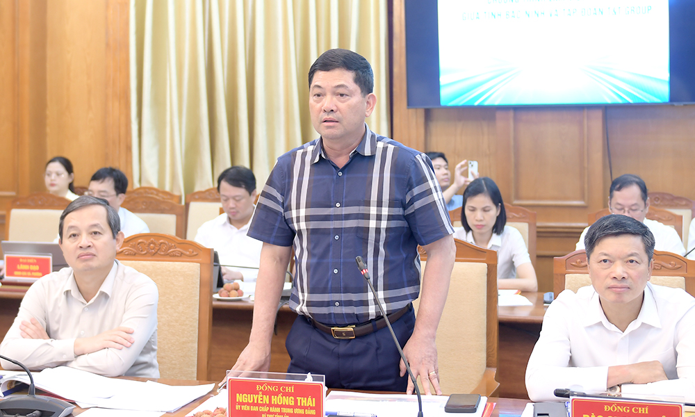 Bí thư Tỉnh ủy Bắc Ninh Nguyễn Hồng Thái phát biểu tại buổi làm việc. Bí thư Tỉnh ủy Bắc Ninh Nguyễn Hồng Thái phát biểu tại buổi làm việc.