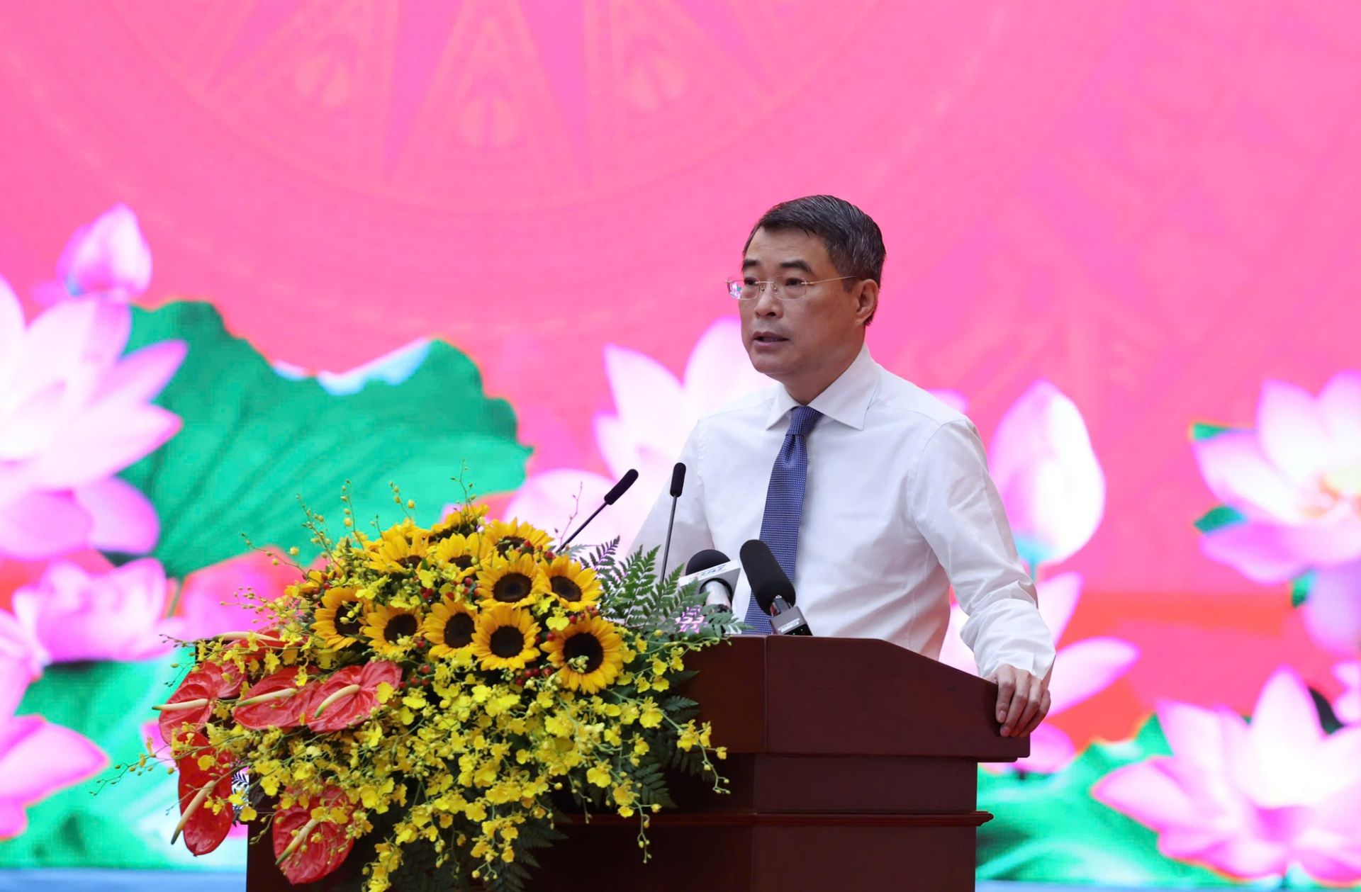 Thủ tướng Lê Minh Hưng phát động Phong trào thi đua quyết tâm thực hiện thắng lợi mục tiêu tăng trưởng bền vững "2 con số"