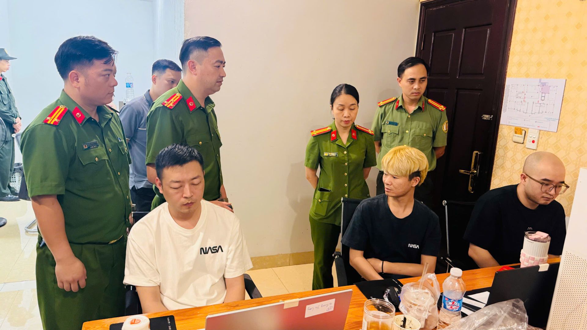 Kiểm tra nơi l&agrave;m việc của c&aacute;c đối tượng