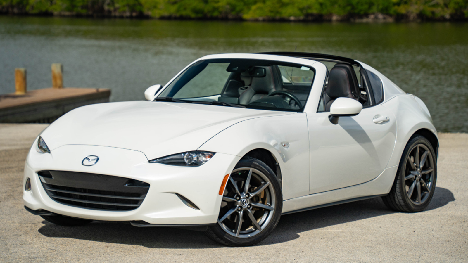 Mazda Việt Nam nhận đặt hàng bộ đôi CX-60 và MX-5 RF với giá dự kiến từ dưới 1,5 tỷ đồng