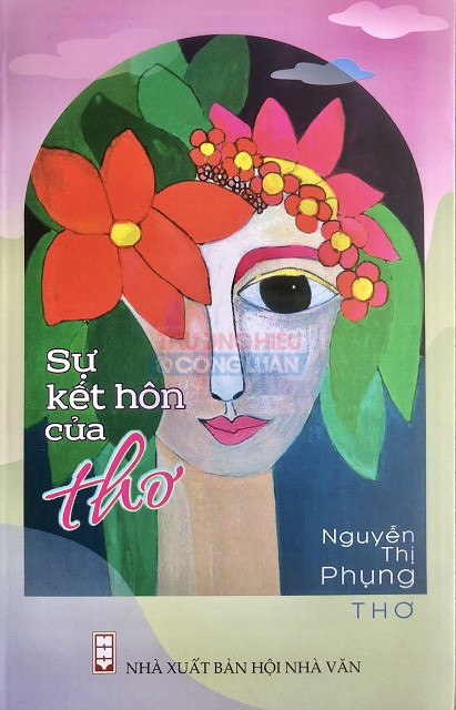 Tập thơ “Sự kết hôn của thơ”. Ảnh: VH Tập thơ “Sự kết hôn của thơ”. Ảnh: VH