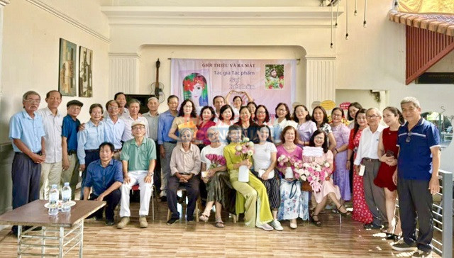 Gia Lai: Nhà thơ Nguyễn Thị Phụng giới thiệu sách mới