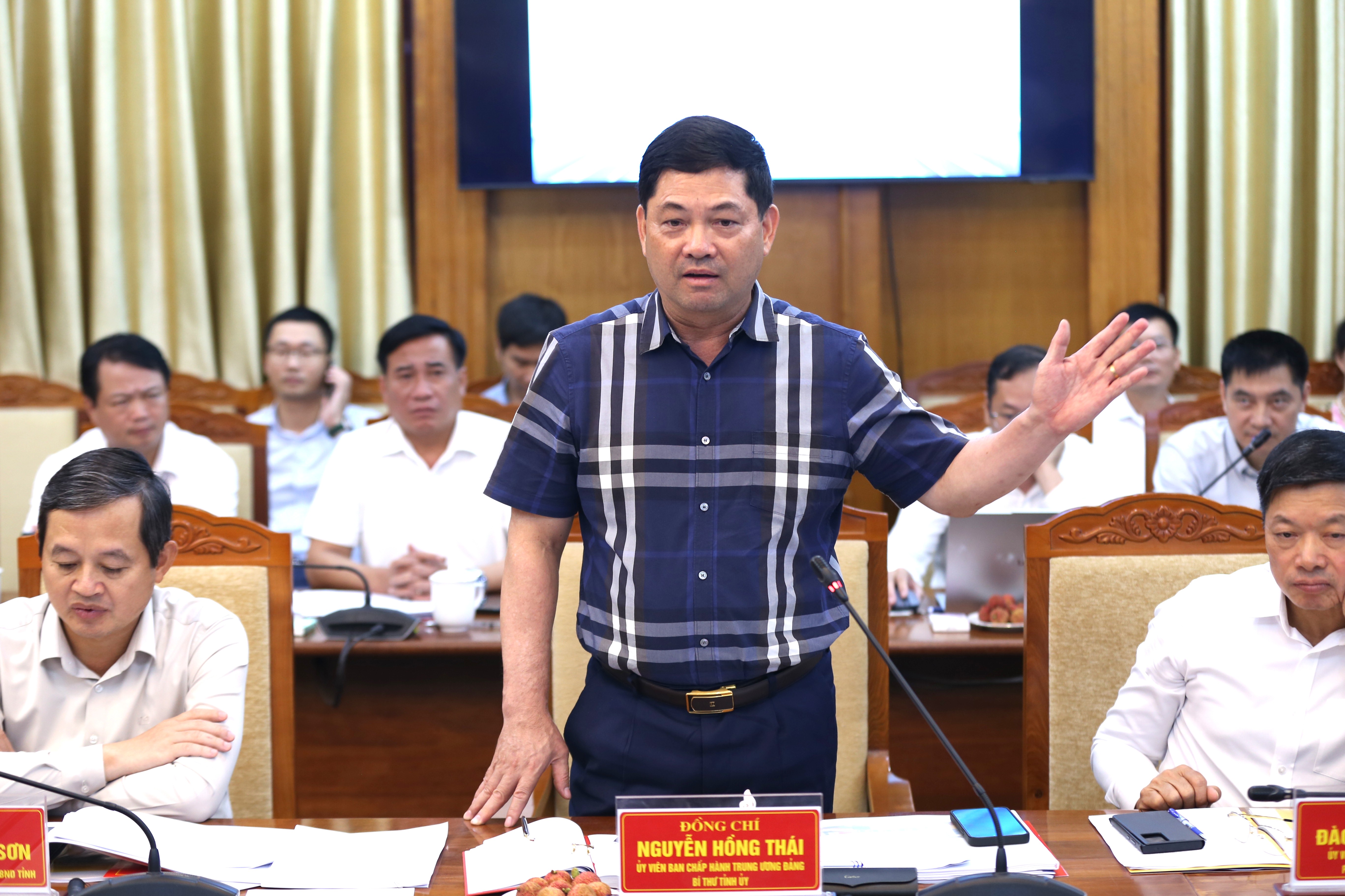 B&iacute; thư Tỉnh ủy Bắc Ninh Nguyễn Hồng Th&aacute;i kết luận buổi l&agrave;m việc.