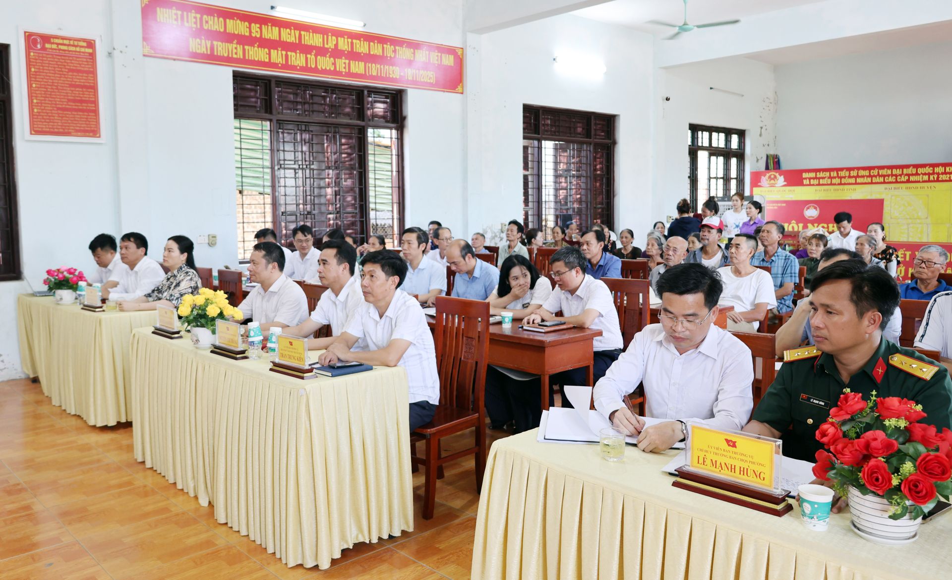 Các đại biểu dự hội nghị. Các đại biểu dự hội nghị.