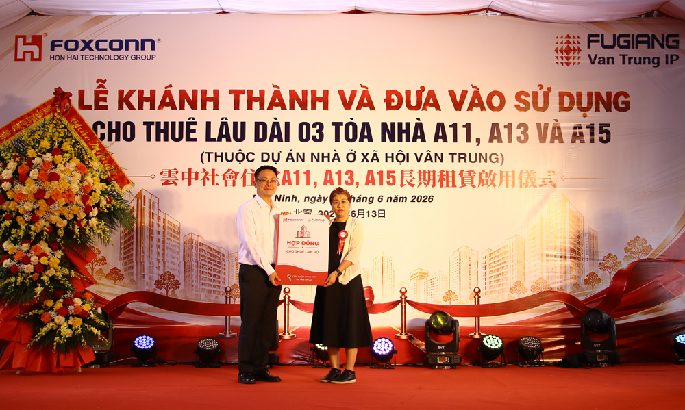 Công ty TNHH Fugiang thực hiện nghi thức trao hợp đồng thuê và bàn giao căn hộ cho đơn vị sử dụng. Công ty TNHH Fugiang thực hiện nghi thức trao hợp đồng thuê và bàn giao căn hộ cho đơn vị sử dụng.
