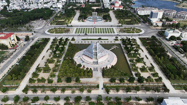 Quảng trường 16 th&aacute;ng 4, phường Đ&ocirc;ng Hải