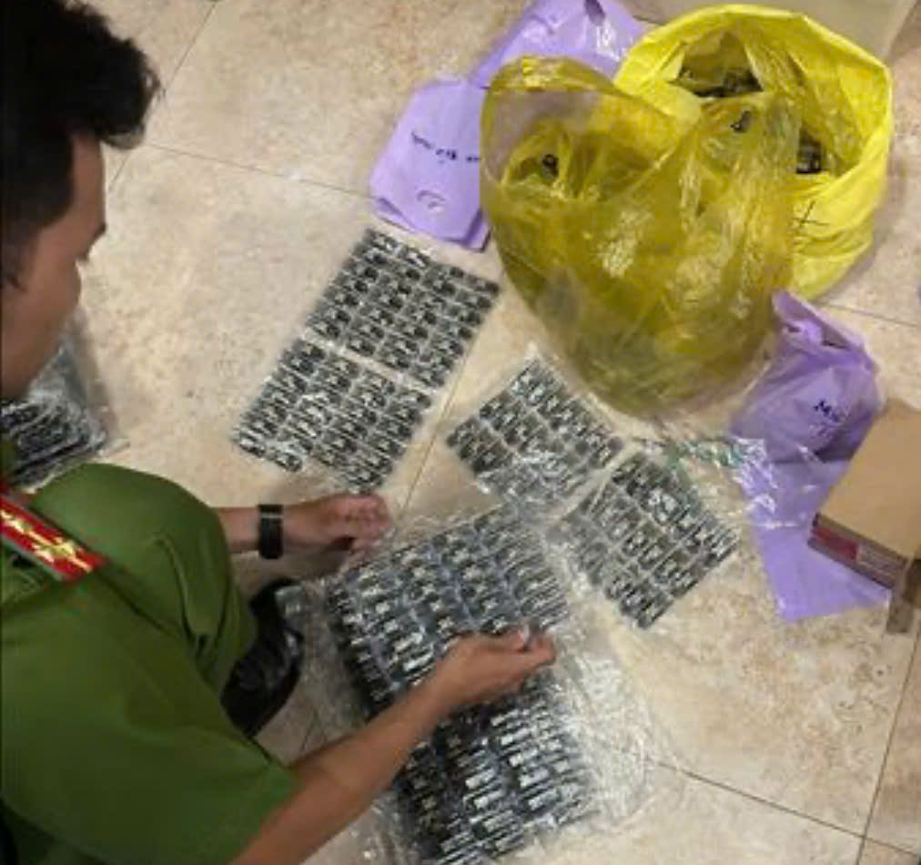 TP.HCM: Khởi tố 5 đối tượng mua bán thuốc lá điện tử chứa ma túy