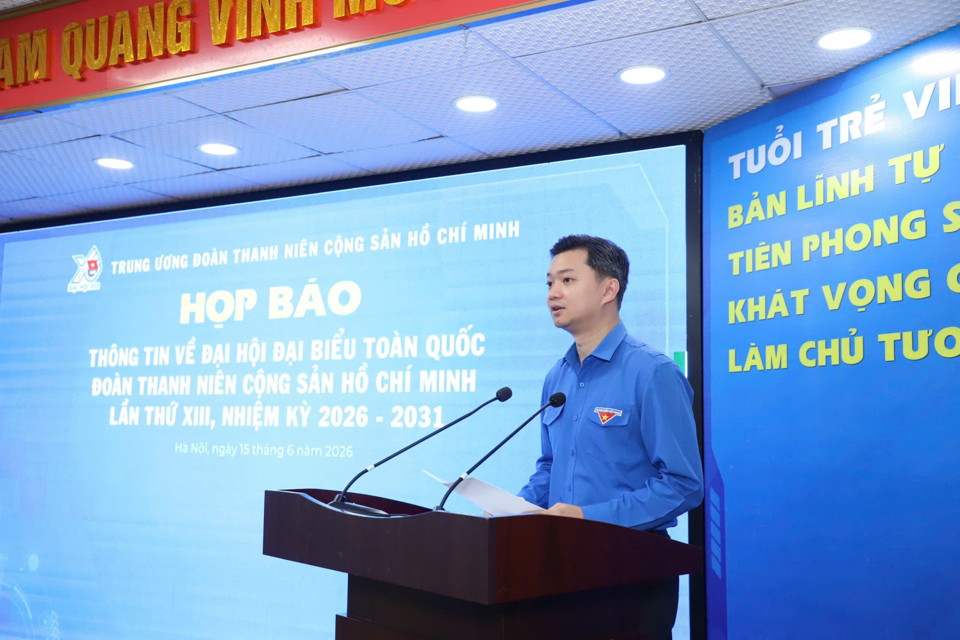 Đồng ch&iacute; Nguyễn Minh Triết ph&aacute;t biểu tại buổi họp b&aacute;o