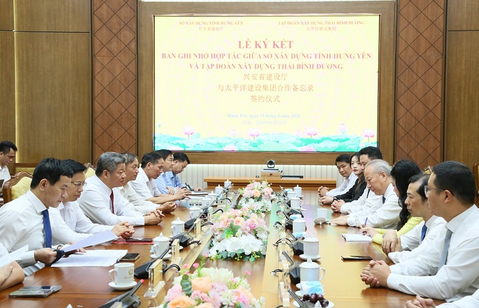 C&aacute;c đại biểu dự lễ k&yacute; kết ghi nhớ hợp t&aacute;c.
