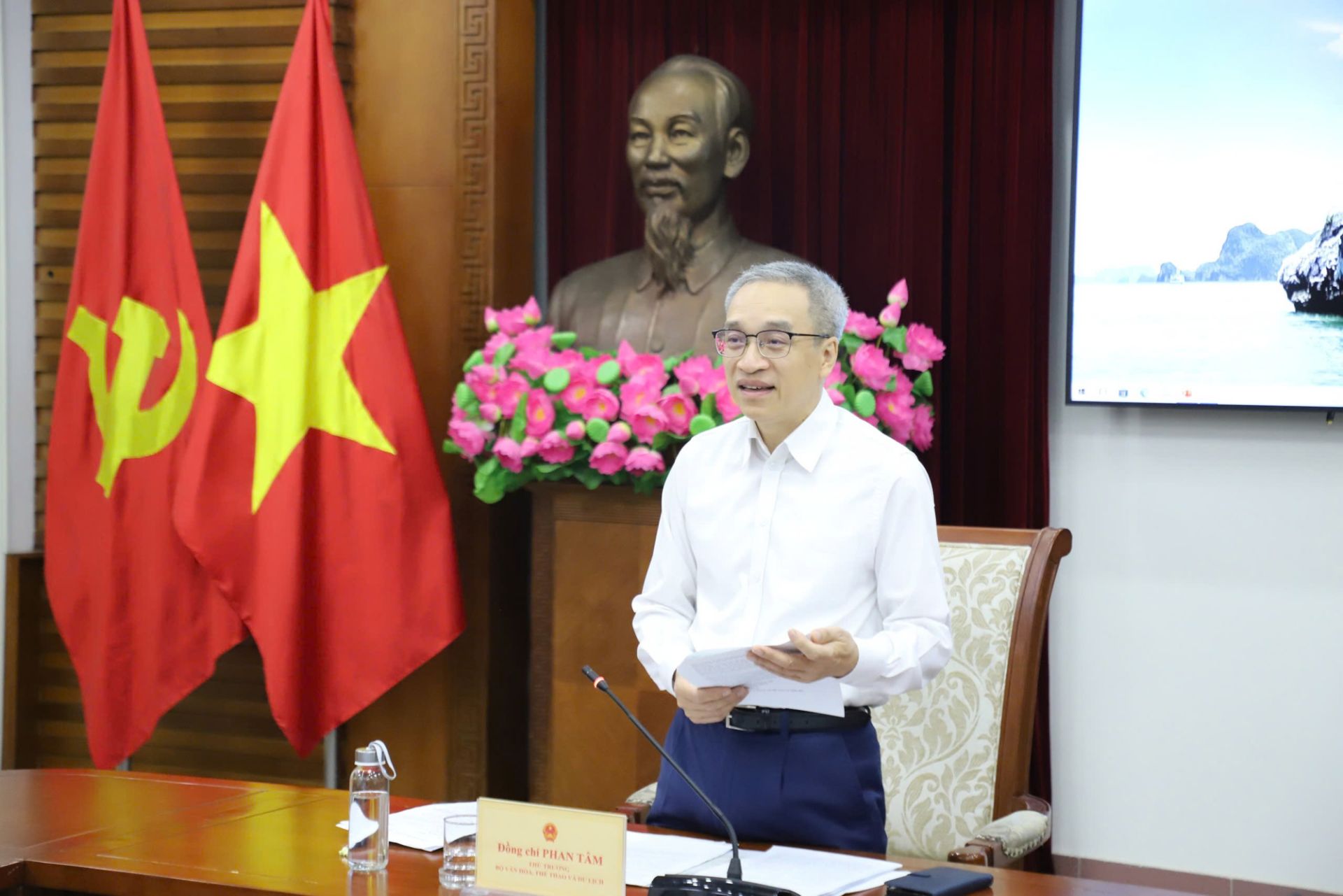Xây dựng chiến lược phát triển báo chí: Nâng cao năng lực cạnh tranh trong kỷ nguyên số