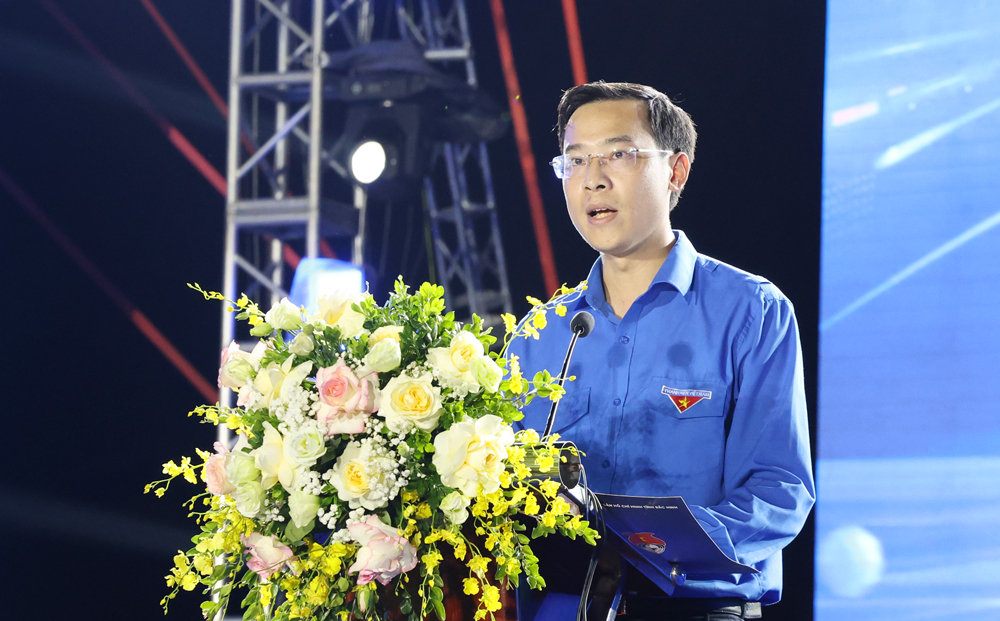 Đồng ch&iacute; H&agrave; Th&aacute;i Sơn, Ph&oacute; B&iacute; thư Tỉnh đo&agrave;n, Chủ tịch Hội Li&ecirc;n hiệp Thanh ni&ecirc;n tỉnh ph&aacute;t biểu tại chương tr&igrave;nh.