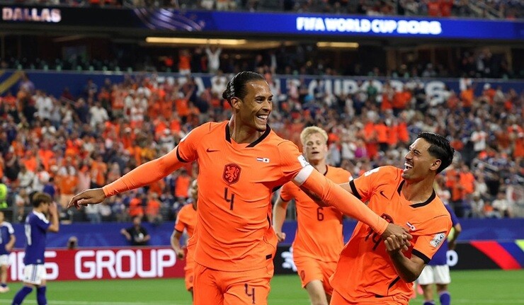 Van Dijk ghi bàn thắng mở tỷ số vào lưới Nhật Bản Van Dijk ghi bàn thắng mở tỷ số vào lưới Nhật Bản