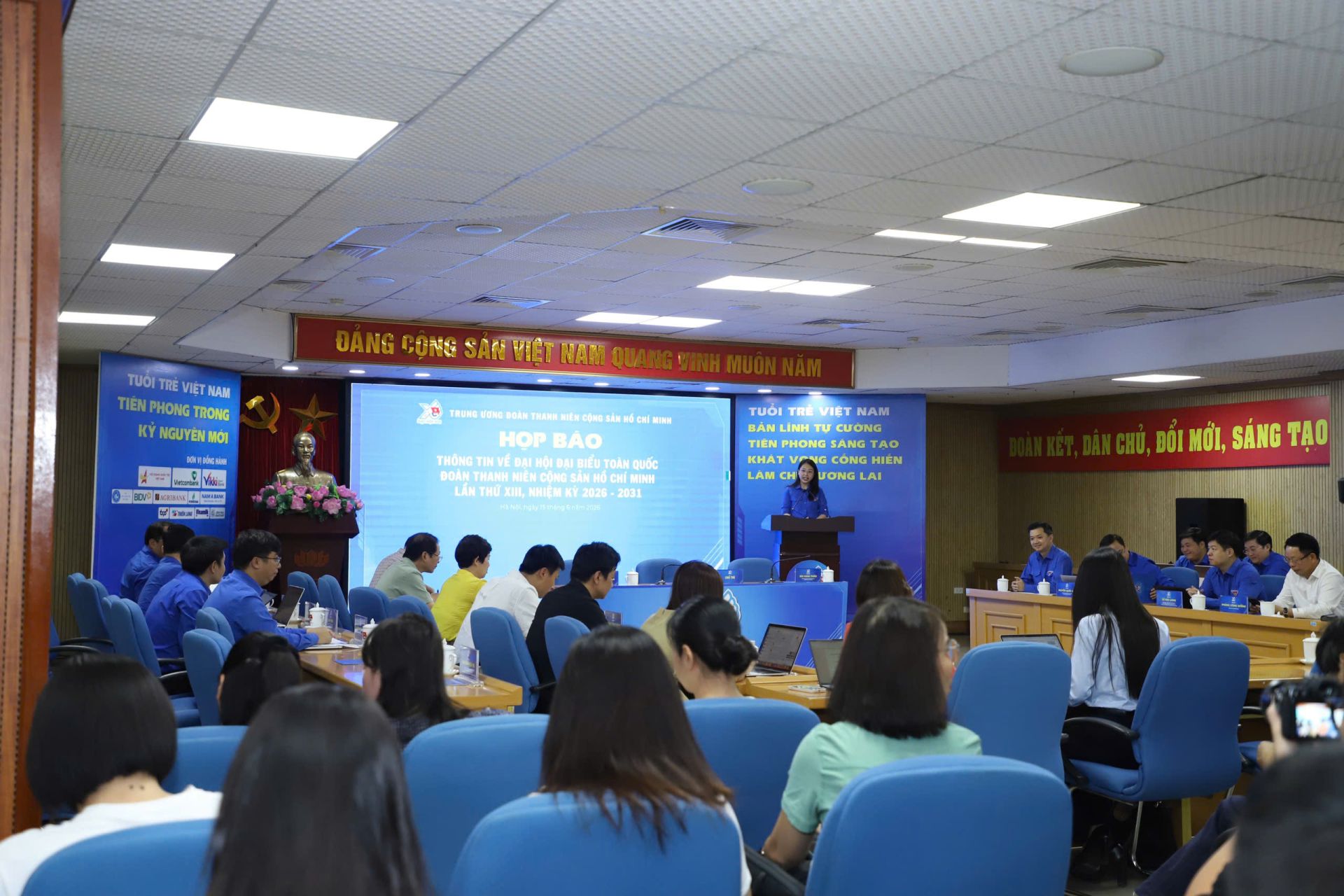 Quang cảnh buổi họp b&aacute;o