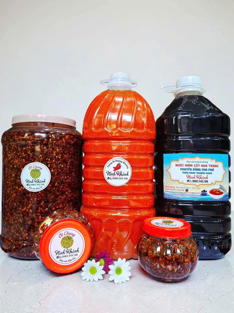 Thị trường sốt v&agrave; gia vị pha sẵn ng&agrave;y c&agrave;ng đa dạng với nhiều sản phẩm được sản xuất, đ&oacute;ng g&oacute;i theo quy m&ocirc; nhỏ lẻ.