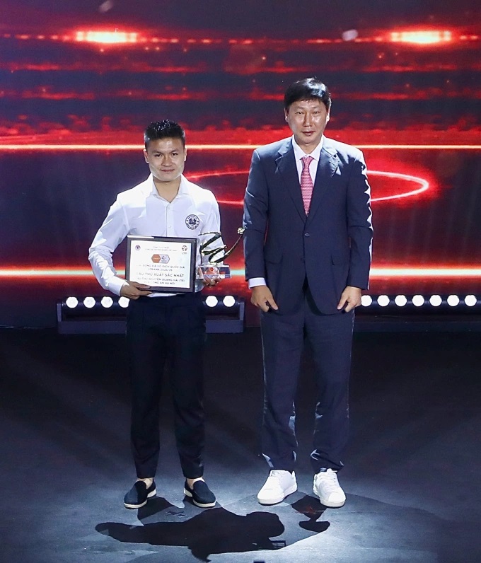 Cầu thủ hay nhất V-League 2025-2026 thuộc về tiền vệ Nguyễn Quang Hải