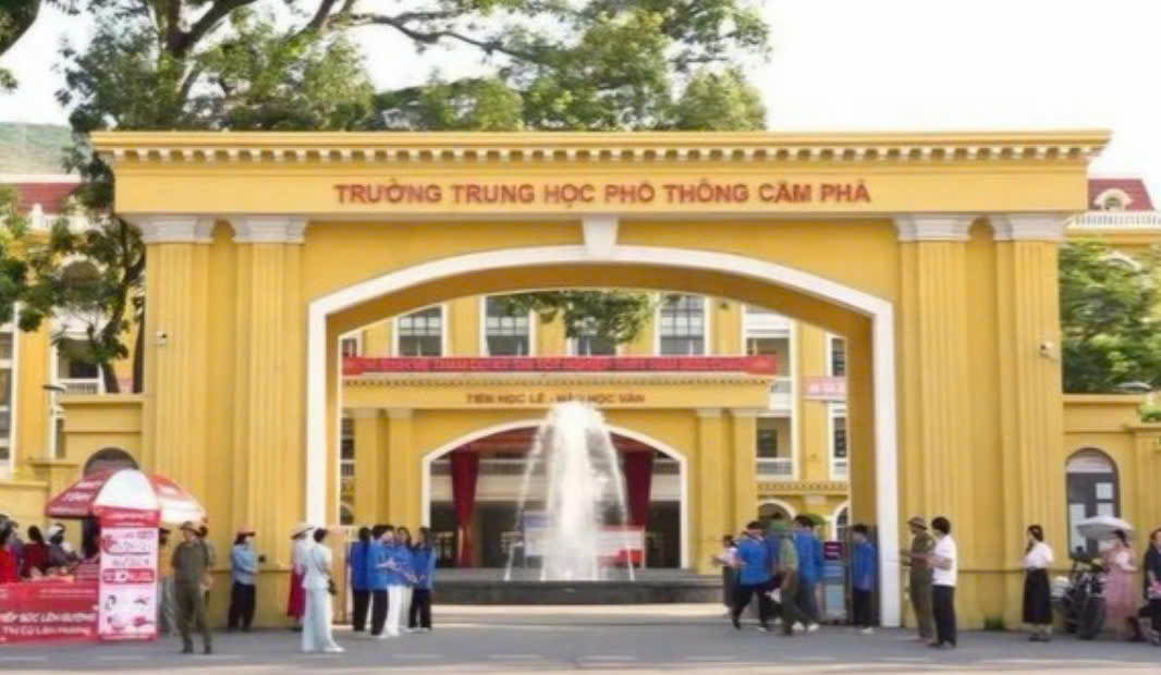 Quảng Ninh: Kỷ luật 3 giáo viên liên quan vụ giám thị hỗ trợ thí sinh làm bài