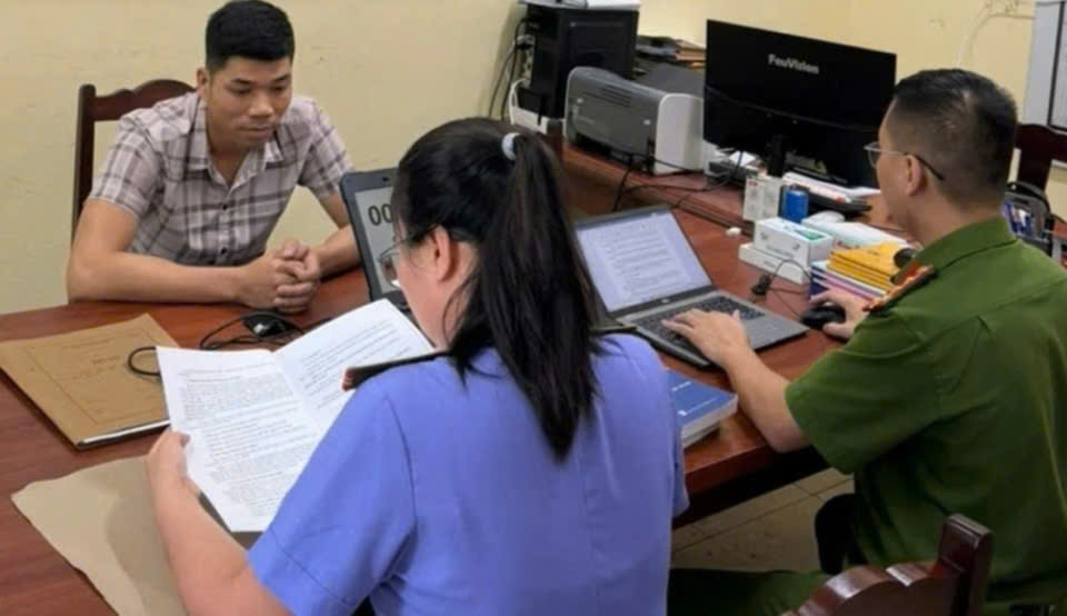 Bị can N.V.T., Giám đốc Công ty TNHH Xây dựng và Vận tải T.H., bị khởi tố để điều tra về hành vi trốn thuế. (Ảnh: Công an Phú Thọ) Bị can N.V.T., Giám đốc Công ty TNHH Xây dựng và Vận tải T.H., bị khởi tố để điều tra về hành vi trốn thuế. (Ảnh: Công an Phú Thọ)
