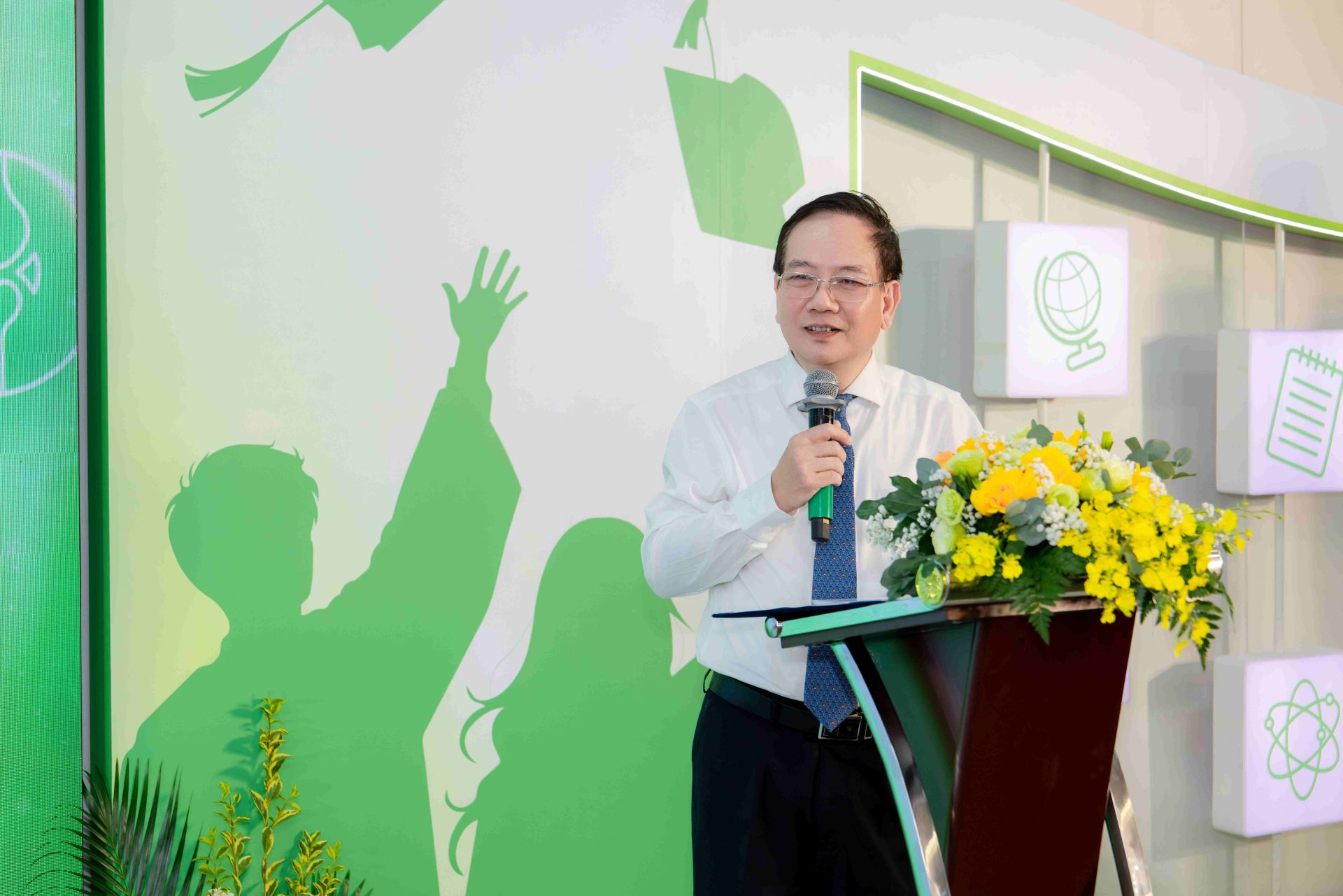 TS. L&acirc;m Quốc H&ugrave;ng &ndash; Gi&aacute;m đốc Trung t&acirc;m Đ&agrave;o tạo Dinh dưỡng v&agrave; Thực phẩm, Viện dinh dưỡng Quốc gia ph&aacute;t biểu trong buổi lễ