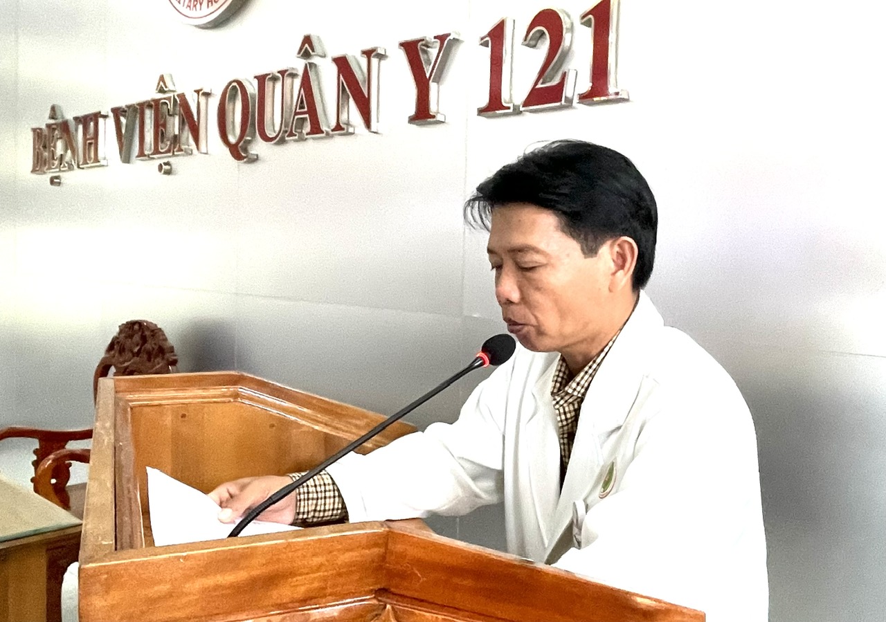 BSCKII TTUT Đặng Ngọc Thuyết Ph&oacute; Gi&aacute;m đốc Bệnh viện Qu&acirc;n y 121 b&aacute;o c&aacute;o kết quả thực hiện 6 th&aacute;ng đầu năm 2026
