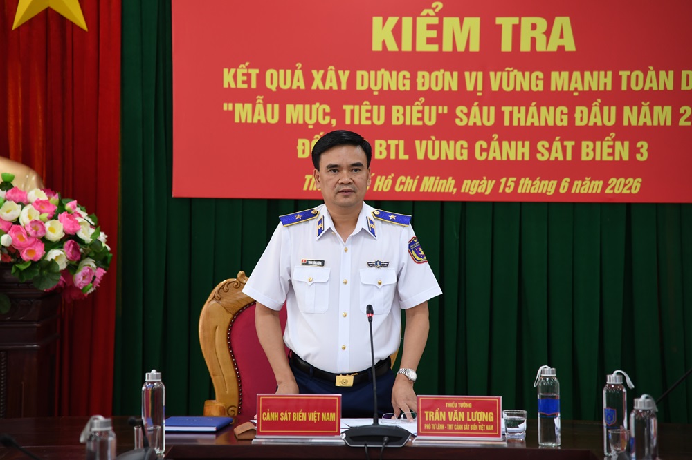 Thủ trưởng Cảnh sát biển Việt Nam đối thoại dân chủ với cán bộ, chiến sĩ Vùng Cảnh sát biển 3