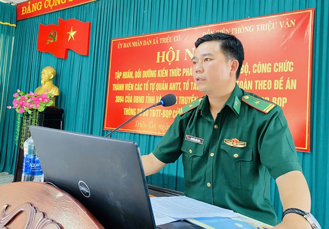 B&aacute;o c&aacute;o vi&ecirc;n tuy&ecirc;n Đồn Bi&ecirc;n ph&ograve;ng Triệu V&acirc;n truyền c&aacute;c chuy&ecirc;n đề.
