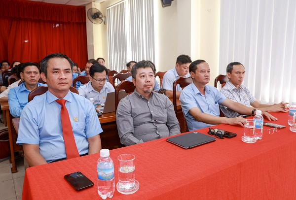 Các vị lãnh đạo hai đơn vị tham dự Các vị lãnh đạo hai đơn vị tham dự