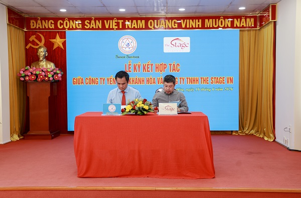 Lãnh đạo hai đơn vị tiến hành ký kết hợp tác Lãnh đạo hai đơn vị tiến hành ký kết hợp tác