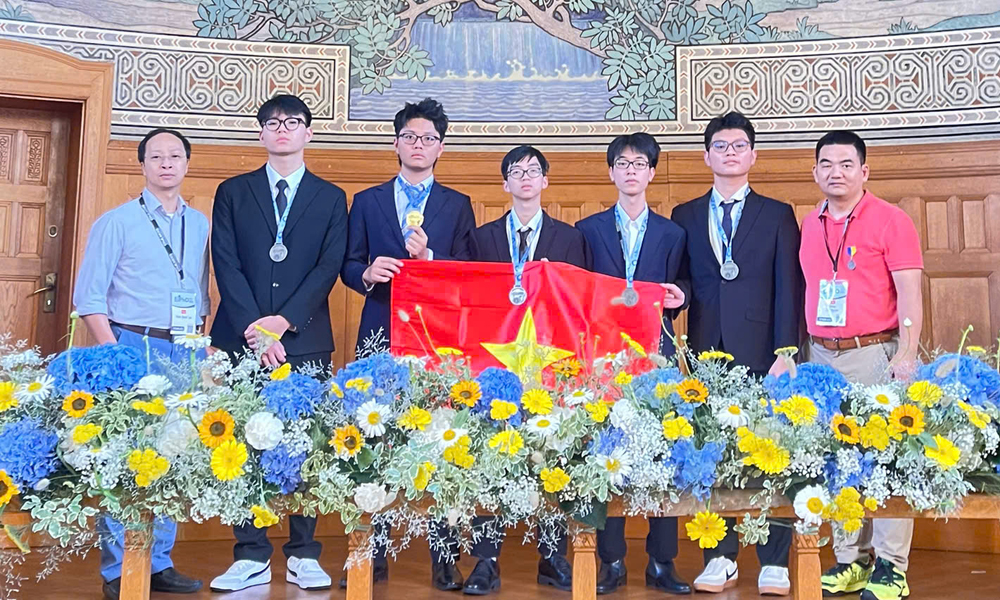 2 học sinh trường THPT Chuyên Bắc Ninh giành Huy chương Bạc Olympic Vật lí châu Âu 2026