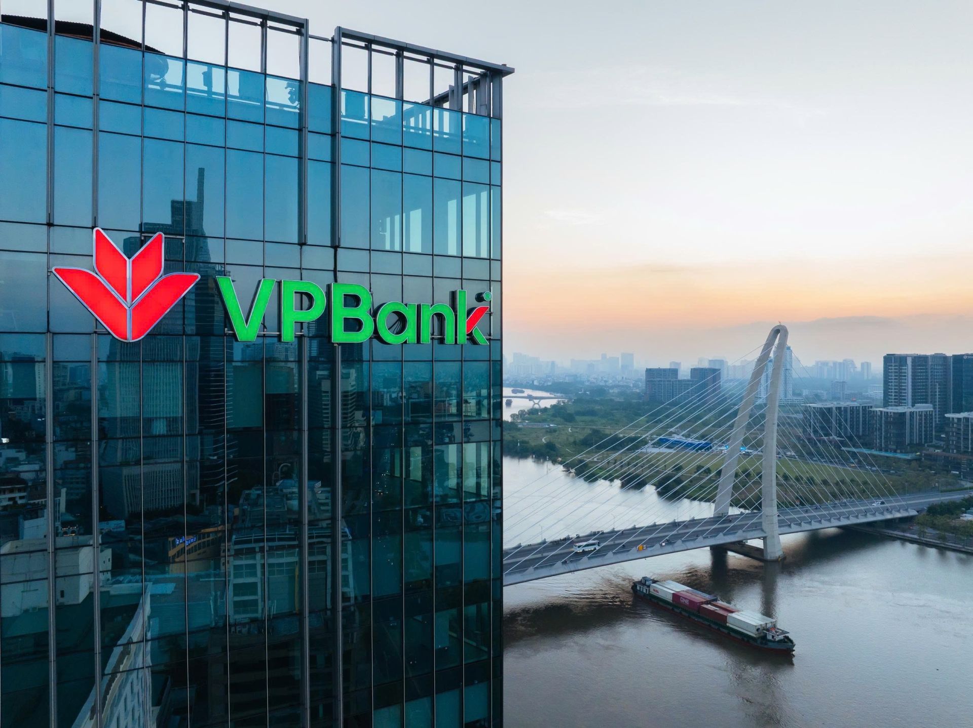 VPBank tiếp tục thăng hạng trong danh sách 500 doanh nghiệp lớn nhất Đông Nam Á