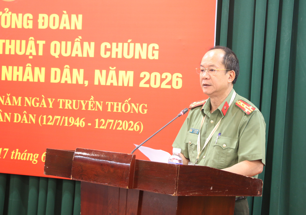 Đại tá Vũ Thanh Tùng, Phó Bí thư Đảng ủy, Phó Giám đốc Công an tỉnh Quảng Ninh, Phó Trưởng Ban Tổ chức Liên hoan phát biểu tại buổi họp Đại tá Vũ Thanh Tùng, Phó Bí thư Đảng ủy, Phó Giám đốc Công an tỉnh Quảng Ninh, Phó Trưởng Ban Tổ chức Liên hoan phát biểu tại buổi họp