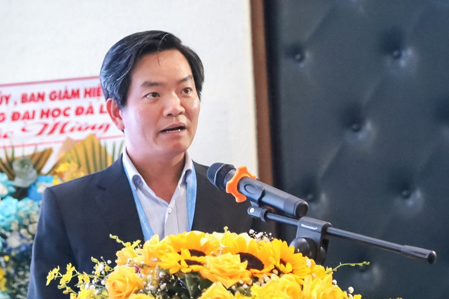 Tiến sĩ Mai Minh Nhật, Hiệu trưởng Trường Đại học Đà Lạt phát biểu tại hội thảo Tiến sĩ Mai Minh Nhật, Hiệu trưởng Trường Đại học Đà Lạt phát biểu tại hội thảo