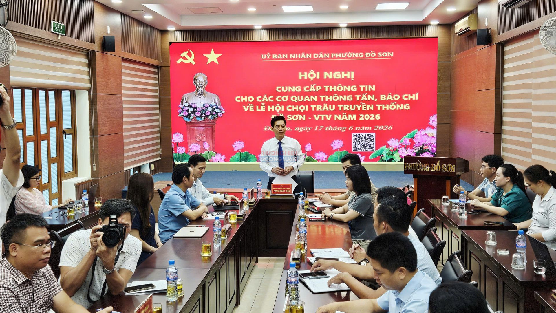 Quang cảnh hội nghị cung cấp th&ocirc;ng tin về Lễ hội chọi tr&acirc;u truyền thống Đồ Sơn - VTV năm 2026.