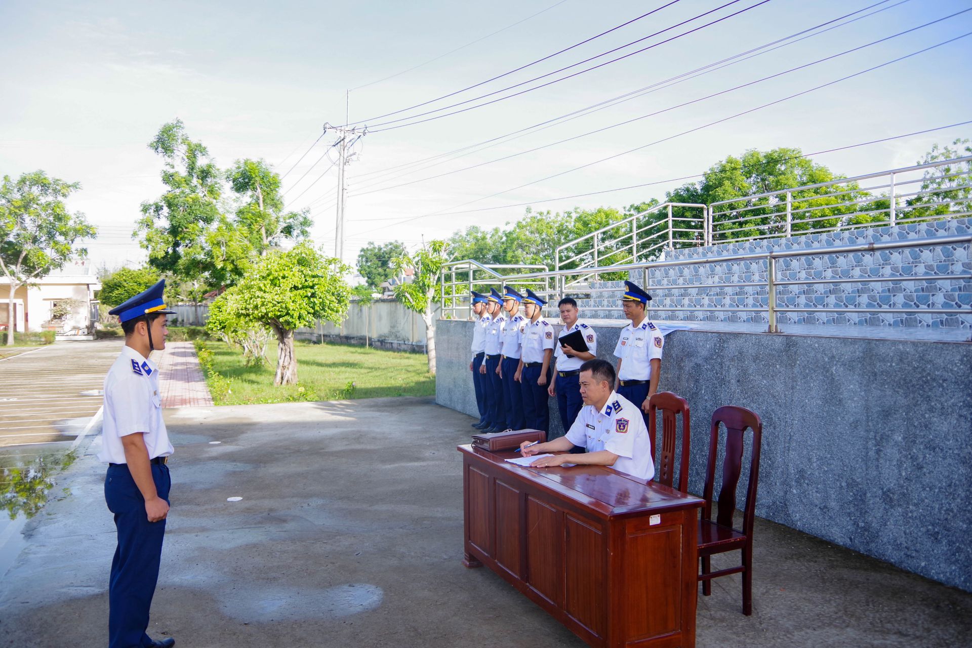 Kiểm tra nội dung điều lệnh đội ngũ của c&aacute;n bộ, chiến sĩ Hải đo&agrave;n 42